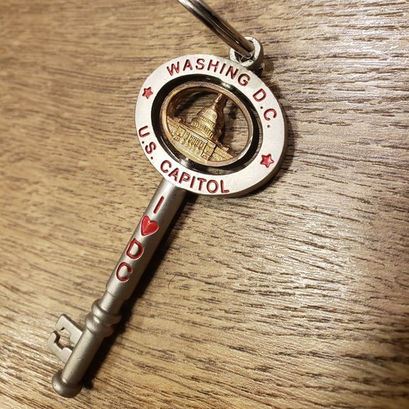 WASHINGTON D.C. SOUVENIR KEYCHAIN - I LOVE DC with U.S. CAPITOL - I HEART DC - Picture 2 of 4
